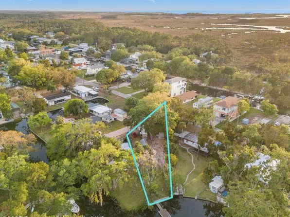 5420 Teal Dr, Weeki Wachee, FL 34607