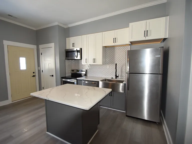 102 S Greenwood St #B — Photo 11