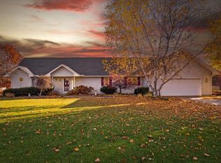 10400 Circle J Ct, Fenton, MI 48430