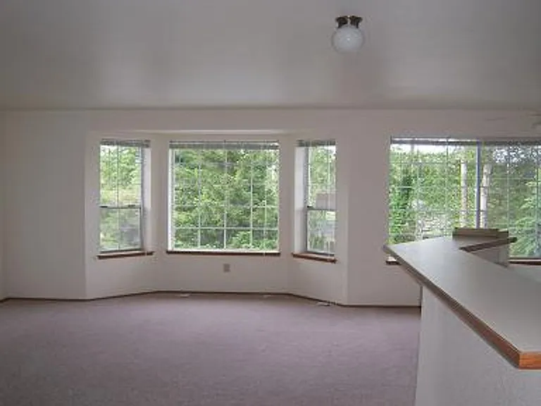 Grade Road Apartments — Photo 5
