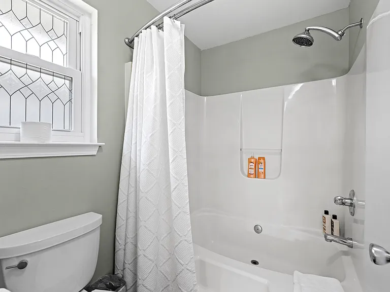 Bathroom 2 with tub