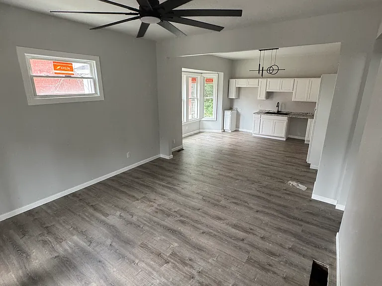 670 S 37th St — Photo 3