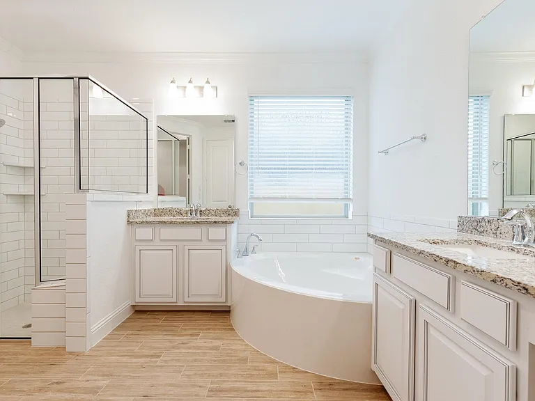 1403 Woodson Ridge Ln — Photo 23