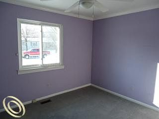 4th image of 33610 Glen St