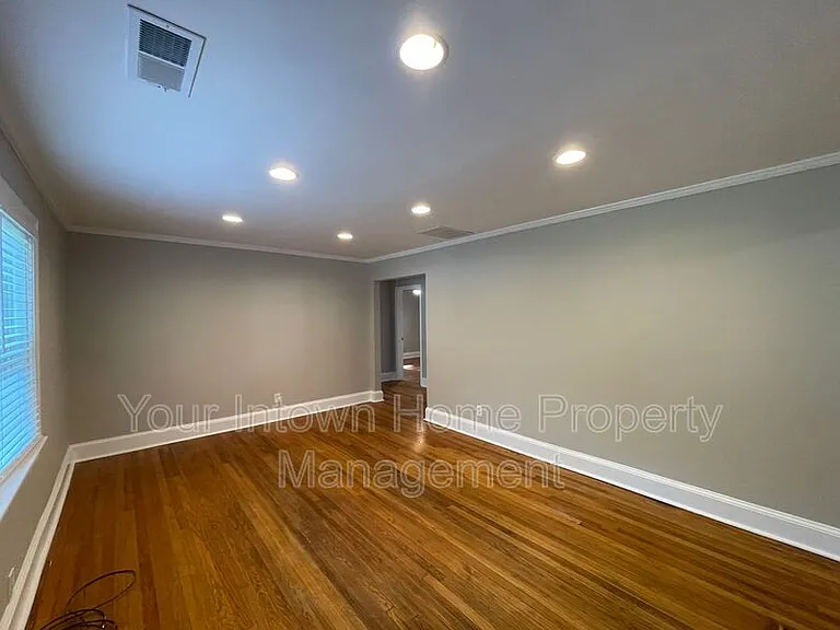 452 Deckner Ave SW — Photo 5
