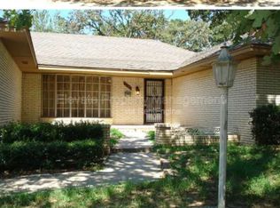 1809 N Oakhill Rd, Bethany, OK 73008