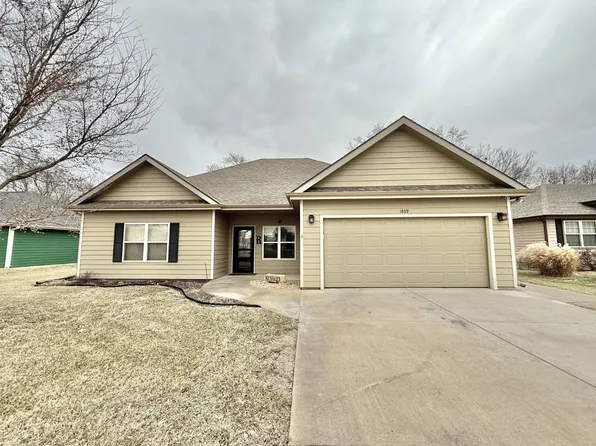 1809 Christy Ln, Salina, KS 67401