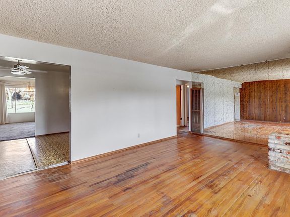 5th image of 1929 E St