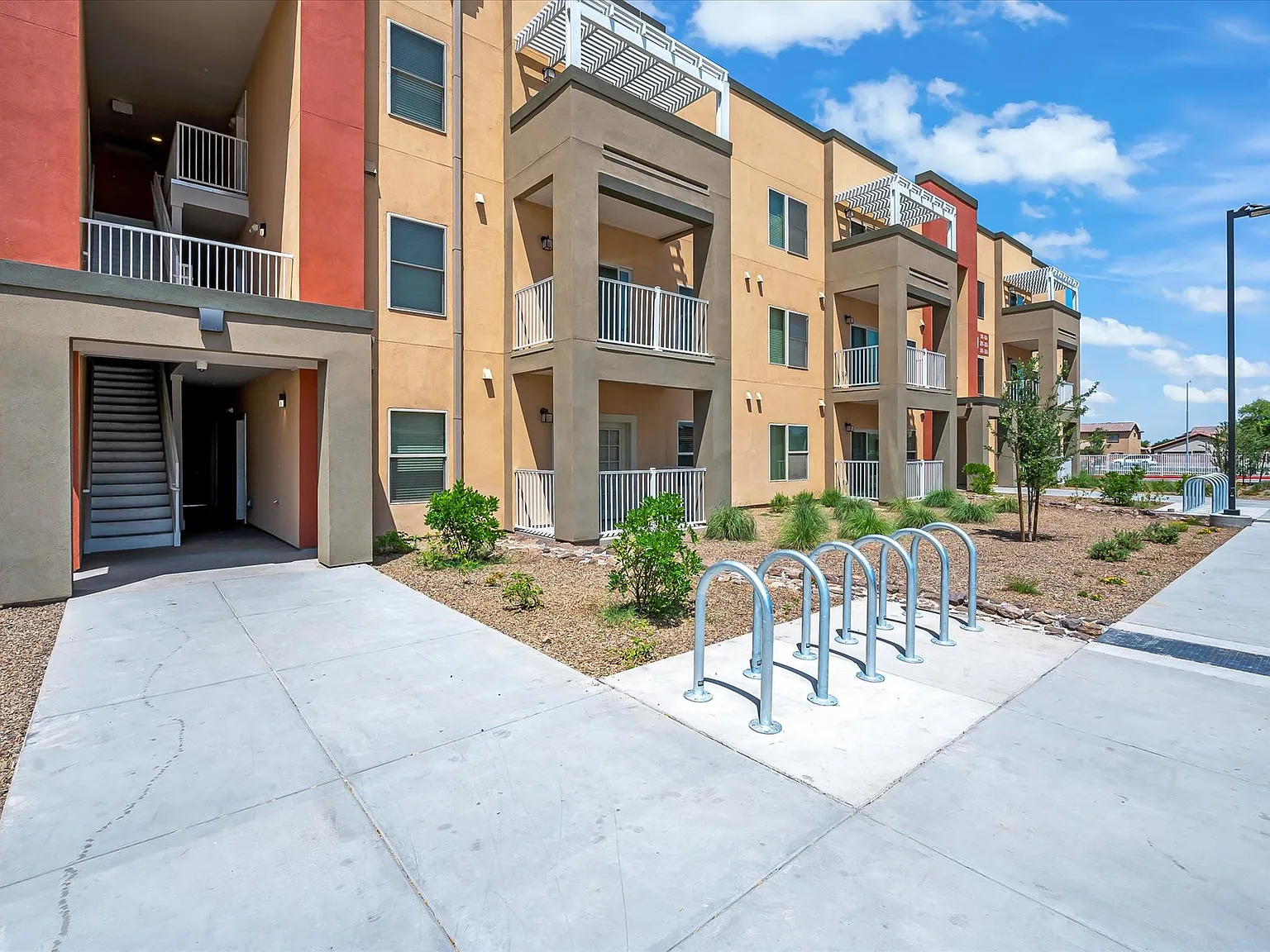 Lynne Village Apartments — Photo 2