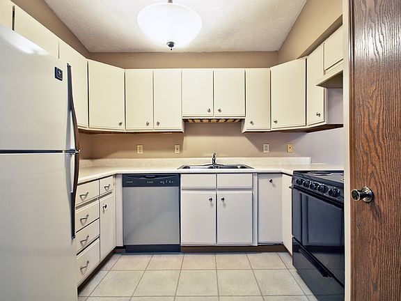 5th image of 416 Clarinet Blvd E #416