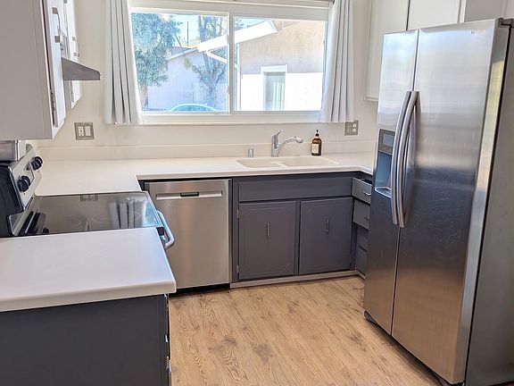 3rd image of 3006 Campbell Pl