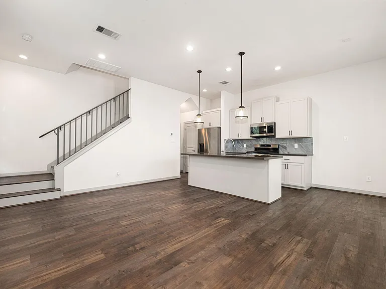 725 N Emile St — Photo 9