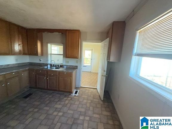 3rd image of 861 O St