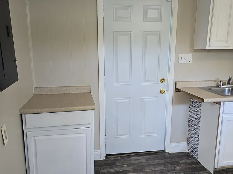 1038 Middle St — Photo 3