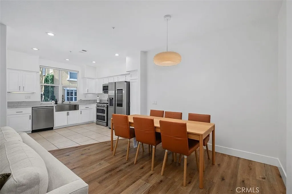 2 bed, 2.5 bath, 1080 sqft, $3,600 — Photo 4