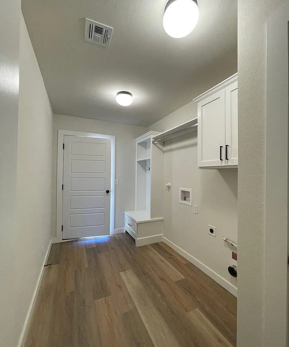 4 bed, 1941 sqft, $2,450 — Photo 2