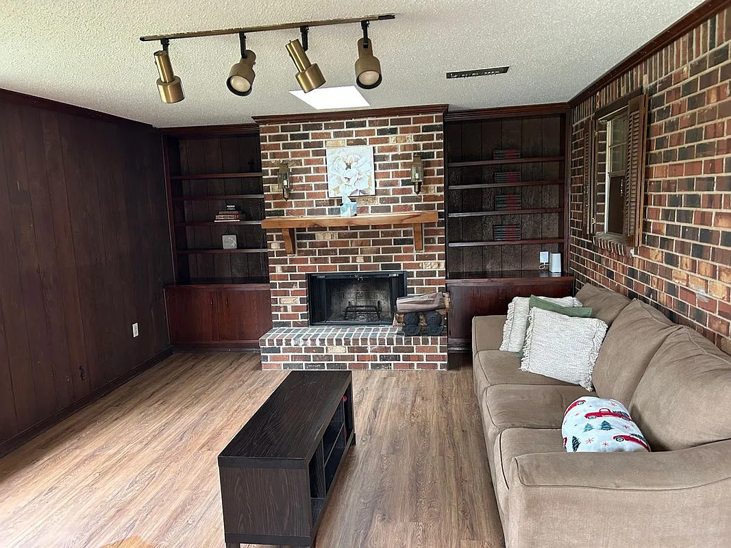 3 bed, 2.0 bath, 1750 sqft, $2,500 — Photo 2