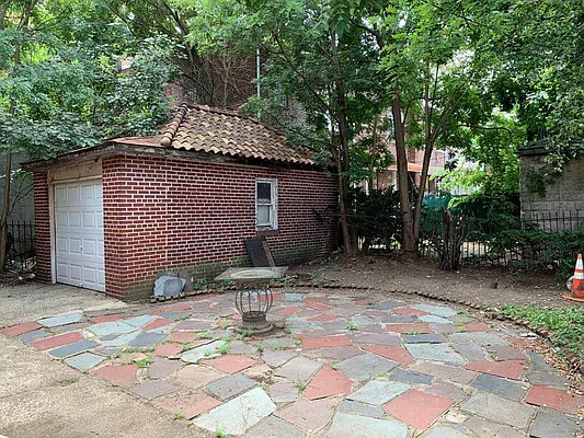 Sold by Behfar Team LLC | media 5