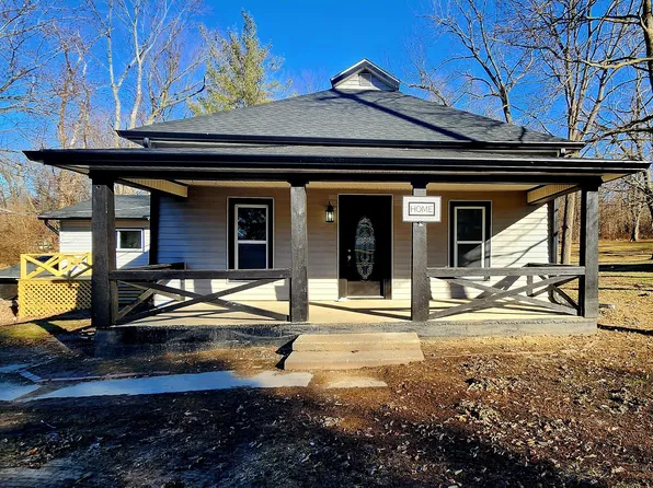 1011 E 8th St, Veedersburg, IN 47987