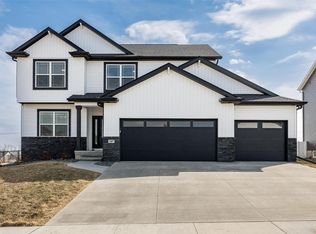7107 Country Brook Dr NW, Palo, IA 52324