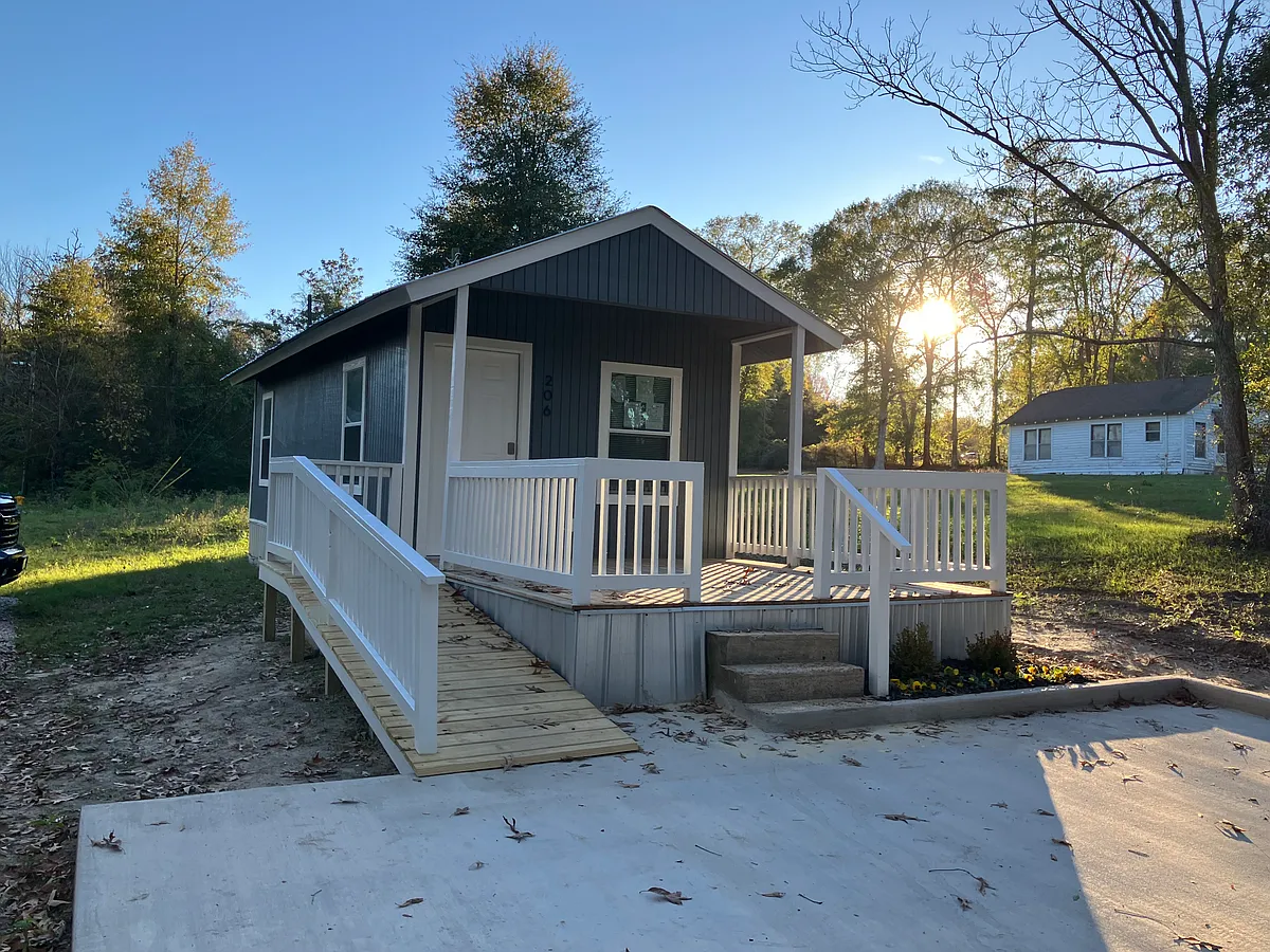 Building Photo - 206 Beaty
