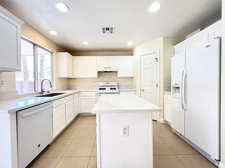 9891 Ridge Hill Ave — Photo 11
