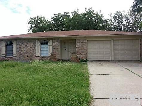 1st image of 4524 Parkwood Dr
