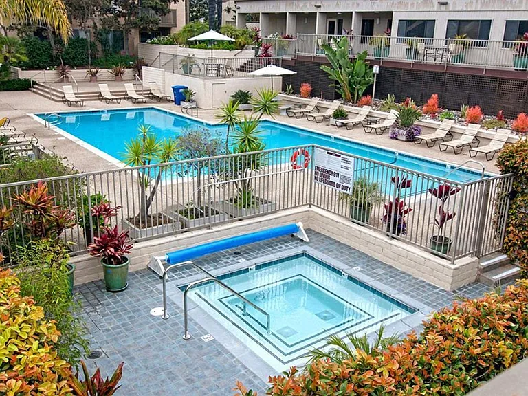8503 Villa La Jolla Dr #C — Photo 2