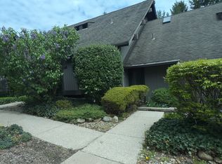 908 Snowfall Spur, Akron, OH 44313