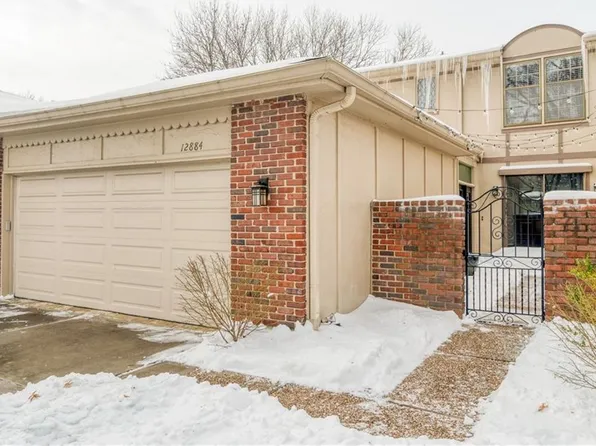 12884 Cambridge Cir, Leawood, KS 66209