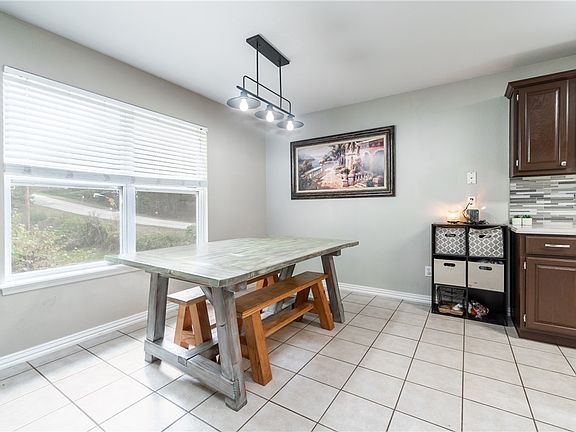 4th image of 2 Heywood Ln