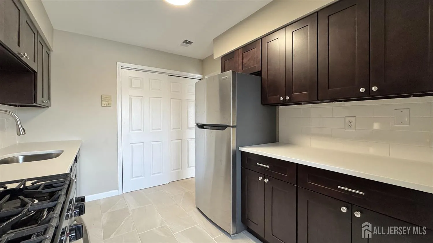 1 bed, 1.0 bath, 932 sqft, $2,000 — Photo 4