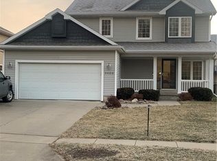 3459 Village Run Dr, Des Moines, IA 50317