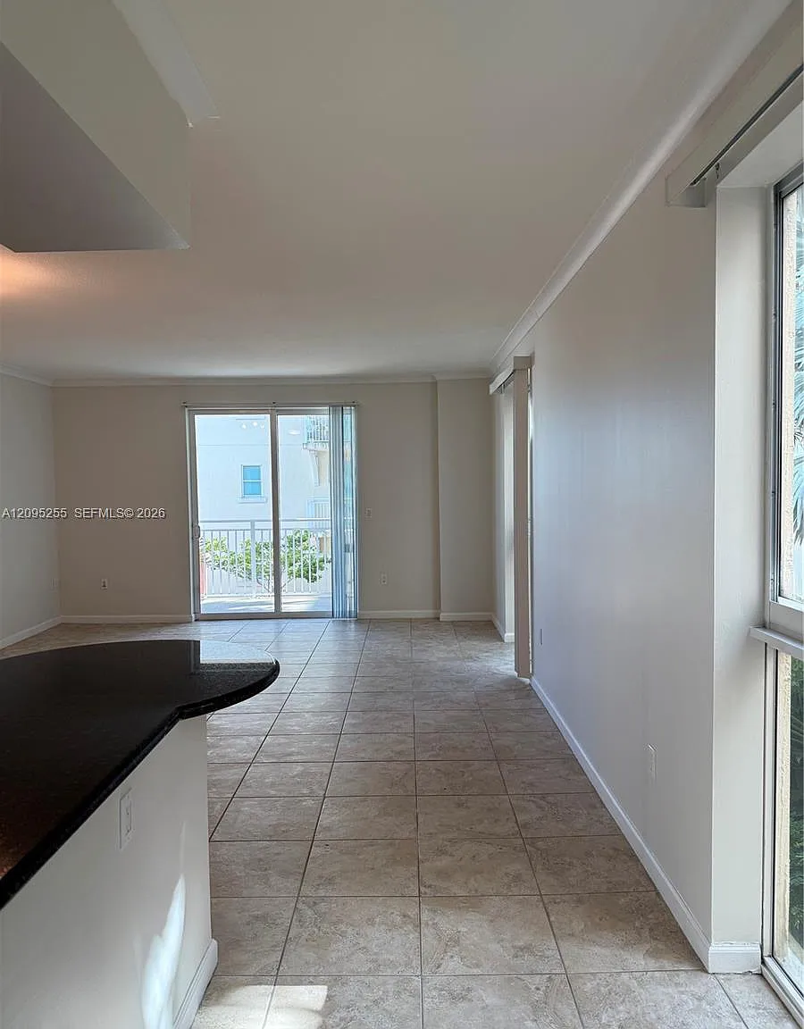 Downtown Dadeland Condo N — Photo 1