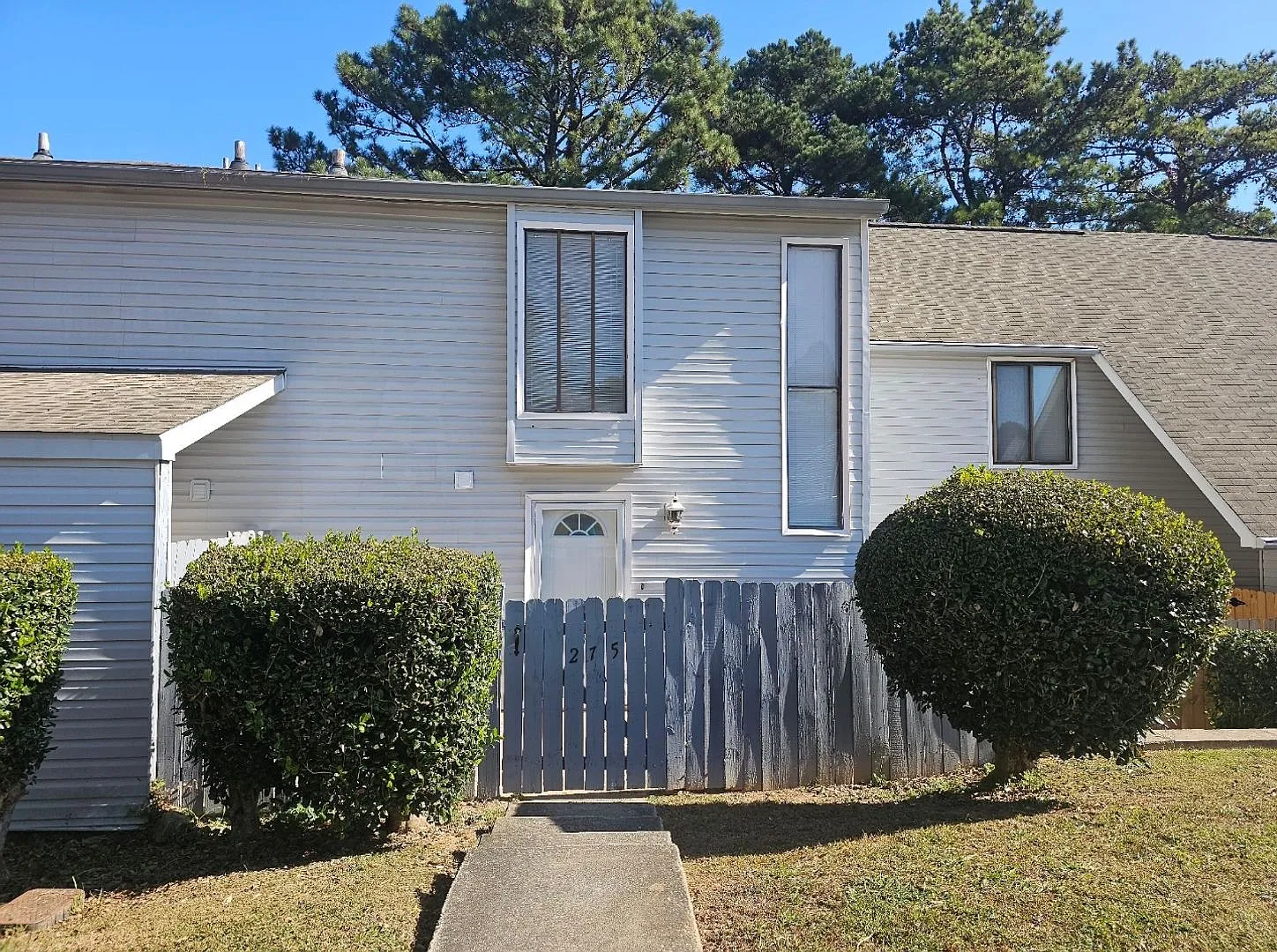 275 Country Club Dr photo 1
