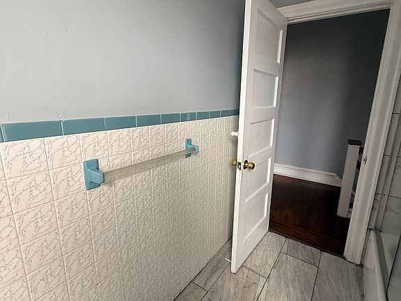 5th image of 201 W Spencer St Floor 2