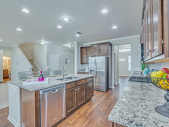 3rd image of 510 Sweet Clover Ln