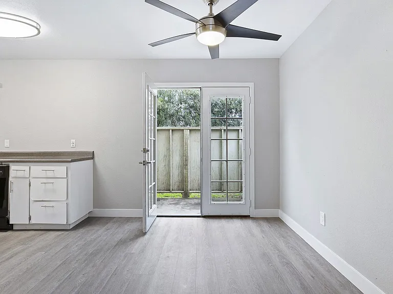 Oak Park Townhomes — Photo 12
