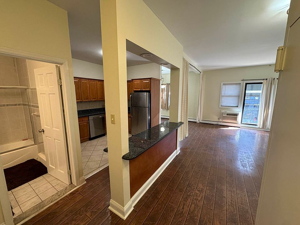 1st image of 3016 31st St APT 2