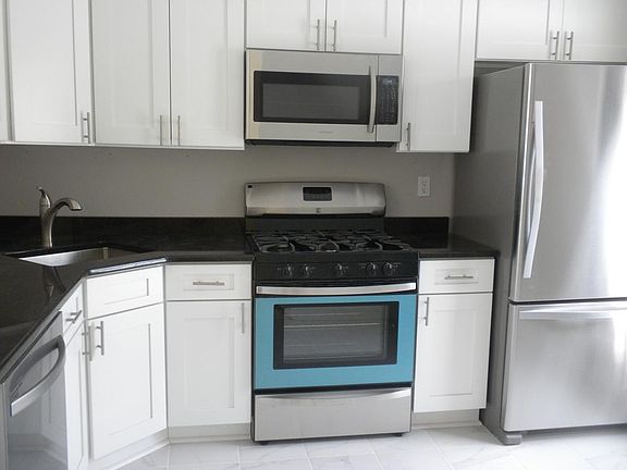 3rd image of 378 Bromley Pl