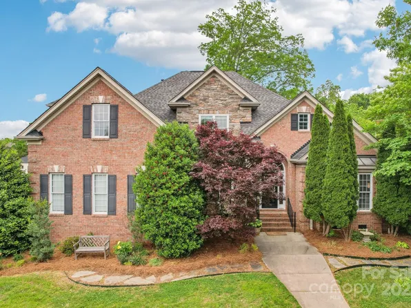 8905 Landsdowne Ave, Harrisburg, NC 28075