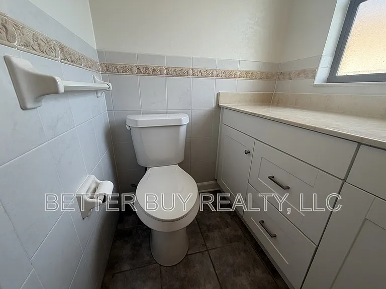 337 N 10th St — Photo 32