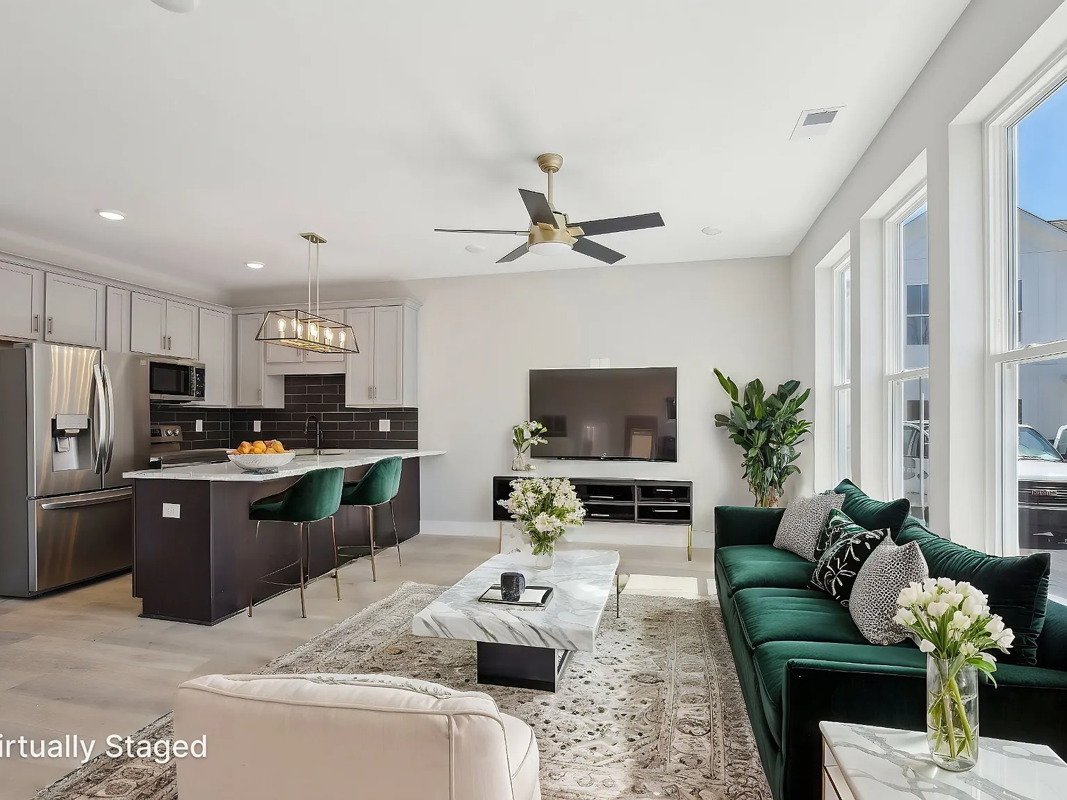 3 bed, 2.0 bath, 1162 sqft, $2,000 — Photo 1