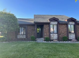 25673 Rose St, Chesterfield, MI