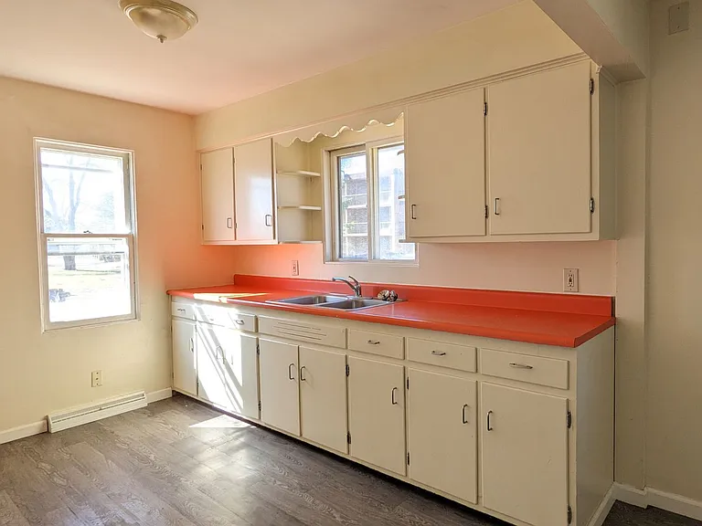 1741 Roberts St — Photo 3