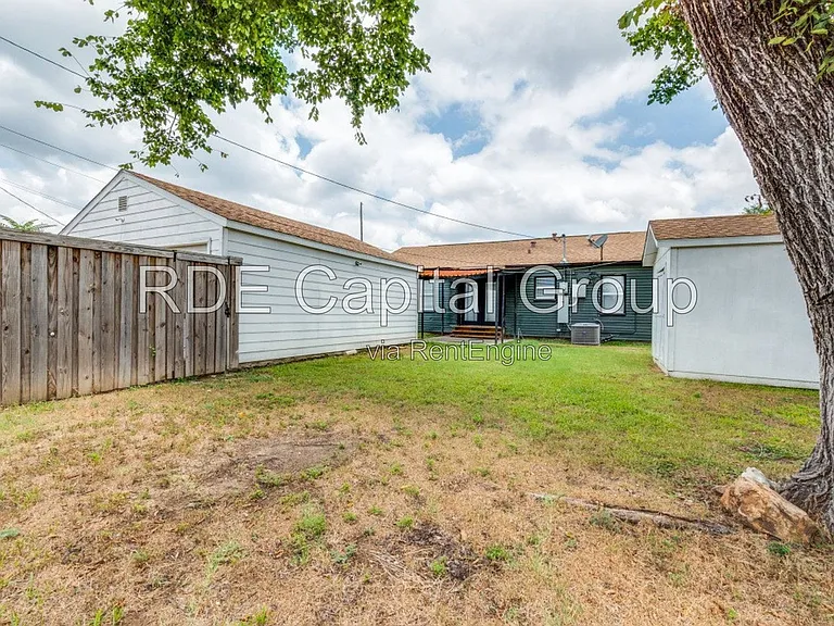2736 Rolinda Dr — Photo 13