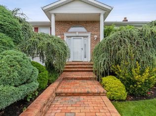 3123 Clubhouse Rd, Merrick, NY 11566