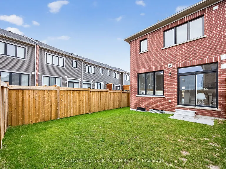 29 Milady Cres — Photo 34