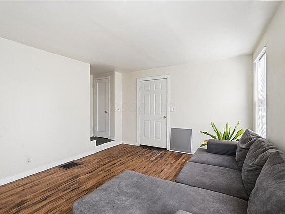 3rd image of 1037-1039 S James Rd