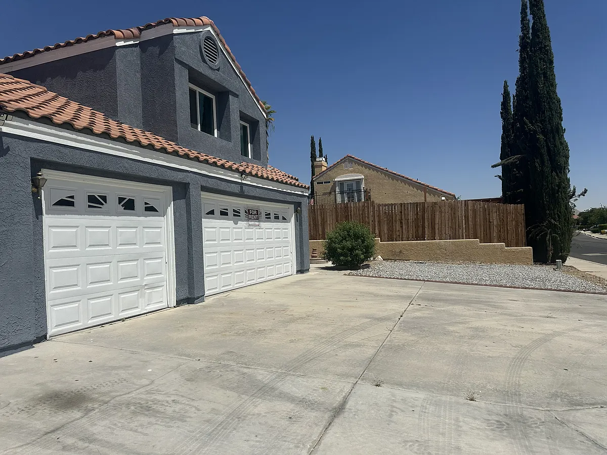 Building Photo - 15188 Jeraldo Dr